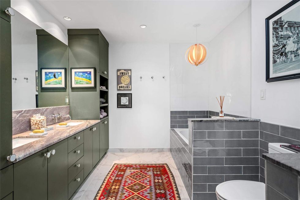 Primary bath of 1507 Harold Street