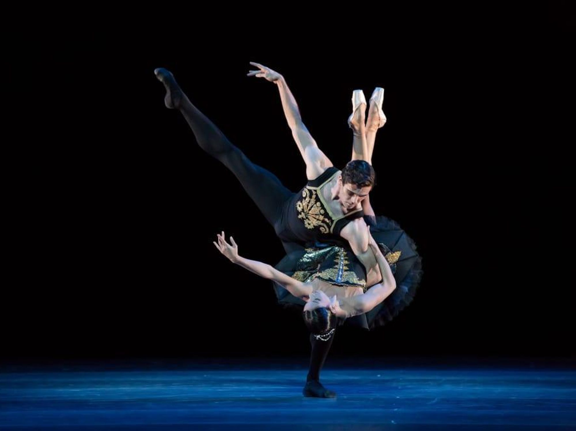Principals Karina González and Connor Walsh in Jorma Elo’s ONEendONE.