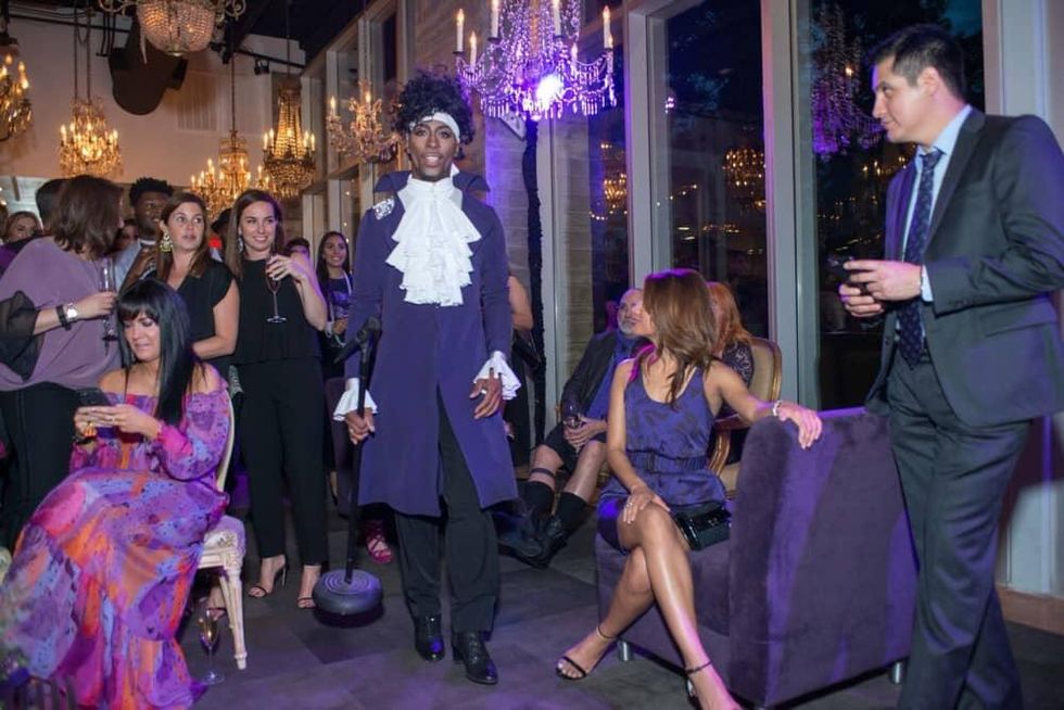 Purple party, Prince impersonator