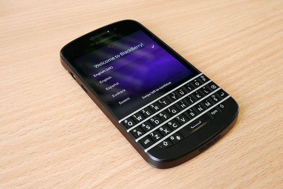 Q10 Blackberry cell phone although it looks the same, don't be fooled!