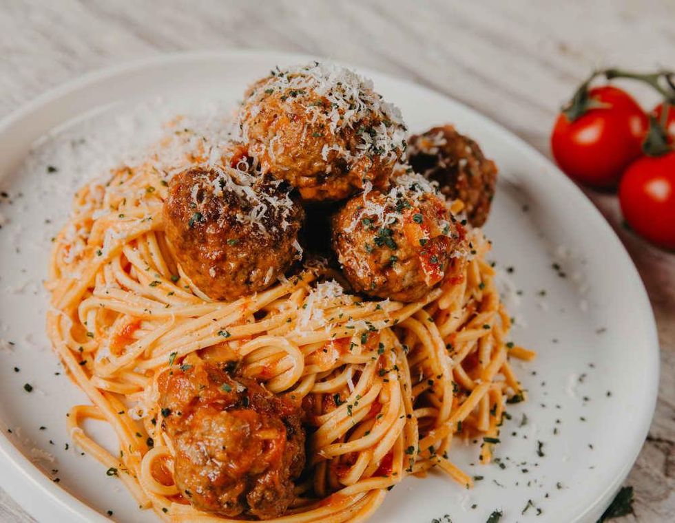 Radunare spaghetti and meatballs