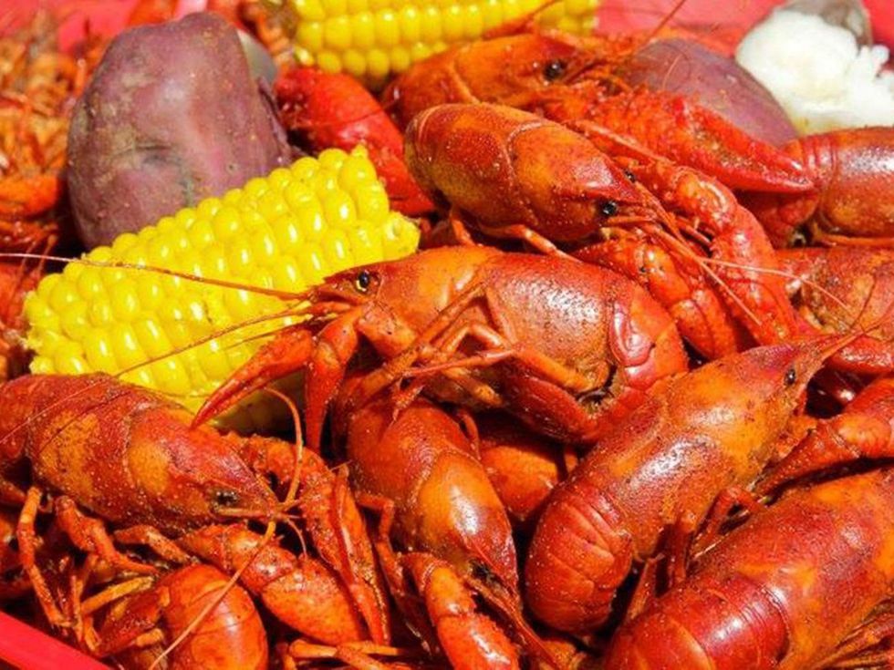 Ragin Cajun crawfish with corn
