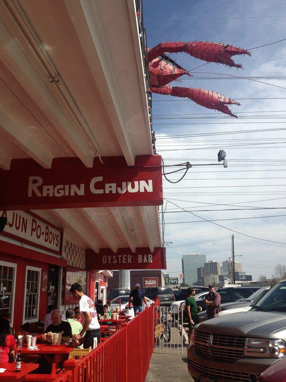 Ragin Cajun, patio, crawfish