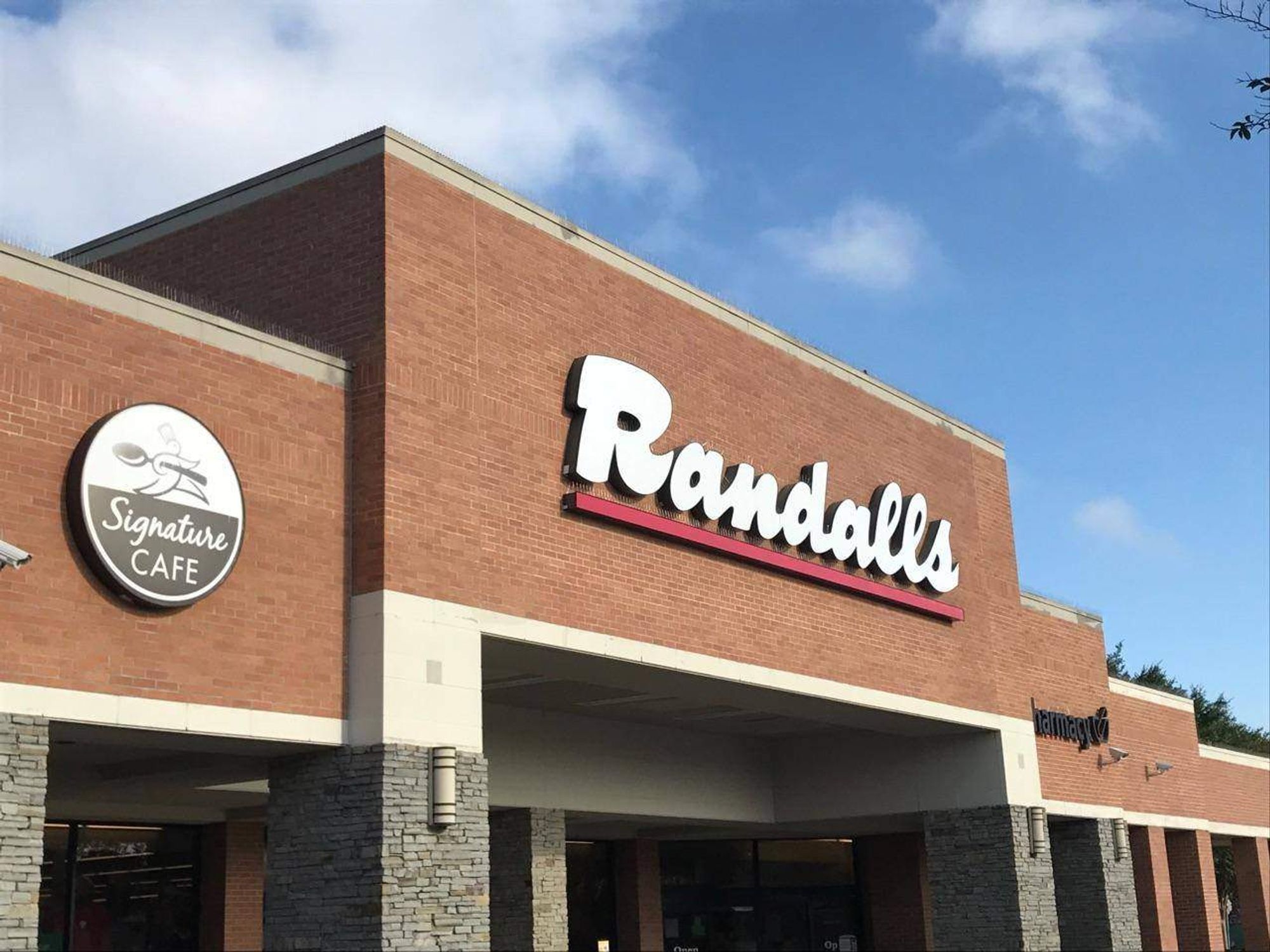 Randalls grocery store exterior