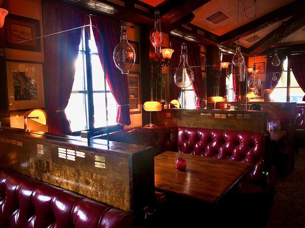 Red Lion Pub booth screens