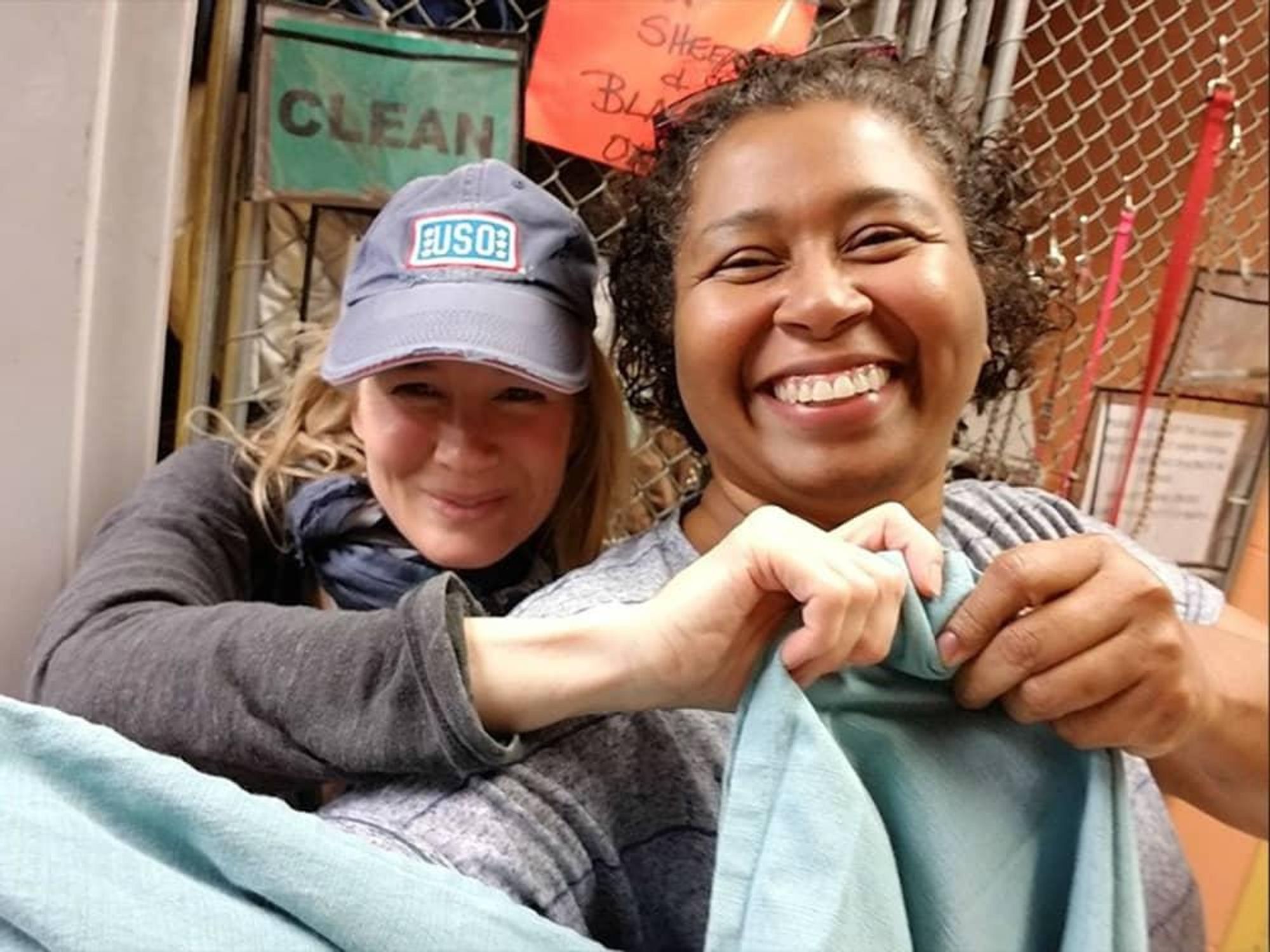 Renee Zellweger volunteering at Austin Pets Alive