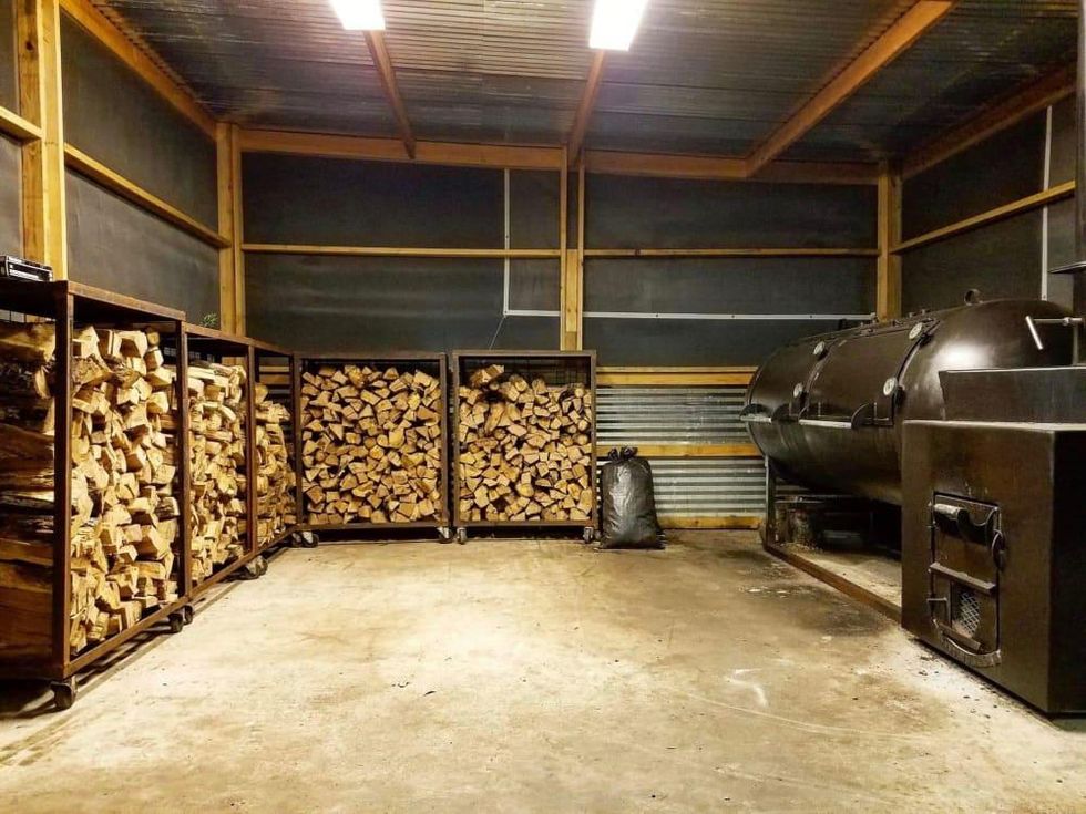 Reveille barbecue pit room