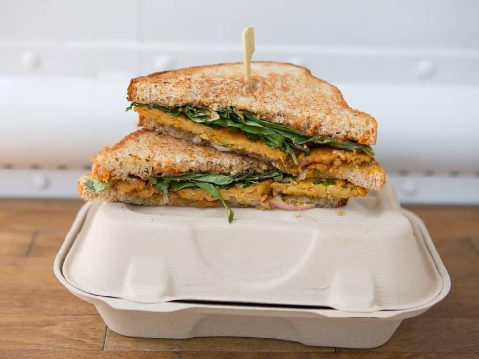 Ripe cuisine spicy Thai peanut butter sandwich