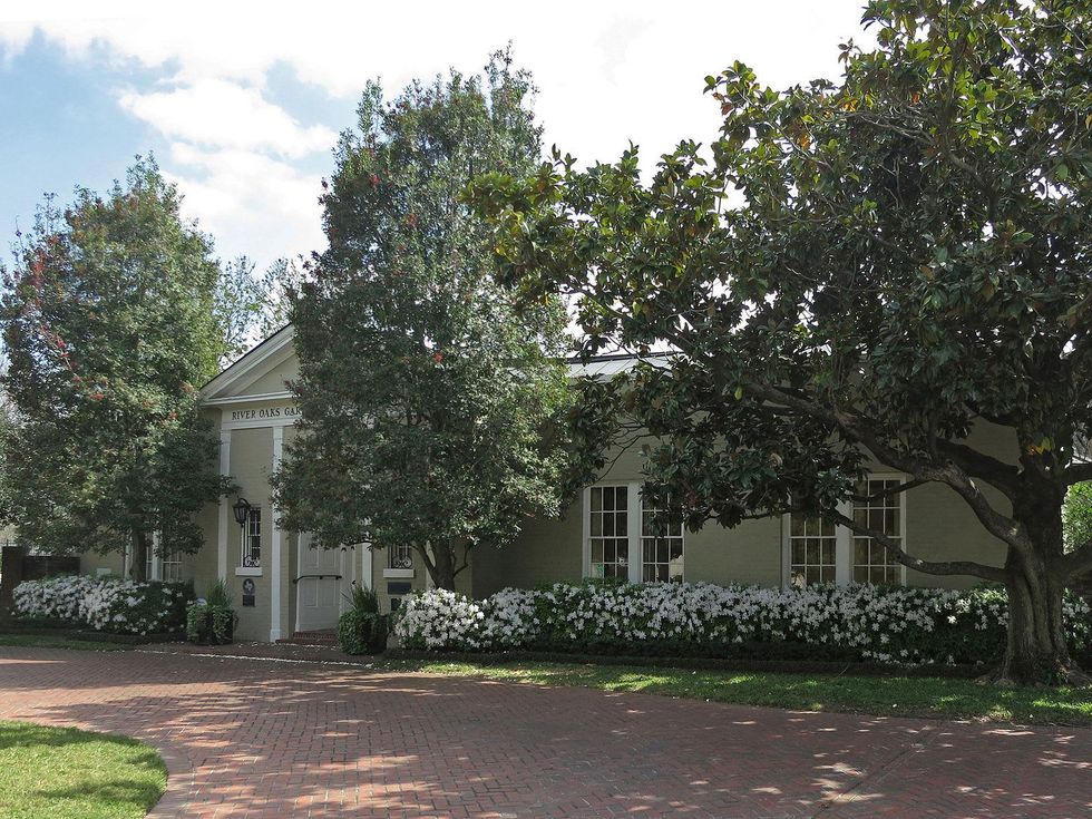 River Oaks Garden Forum exterior day