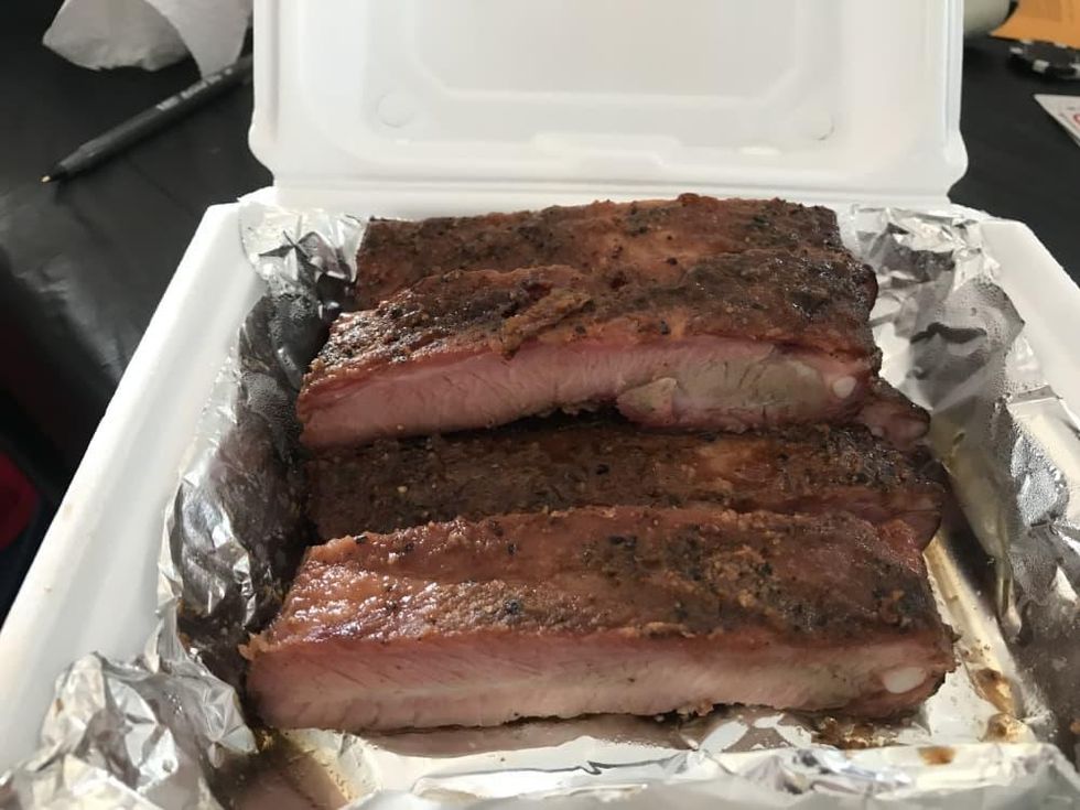 Rodeo barbecue cook-off rib box