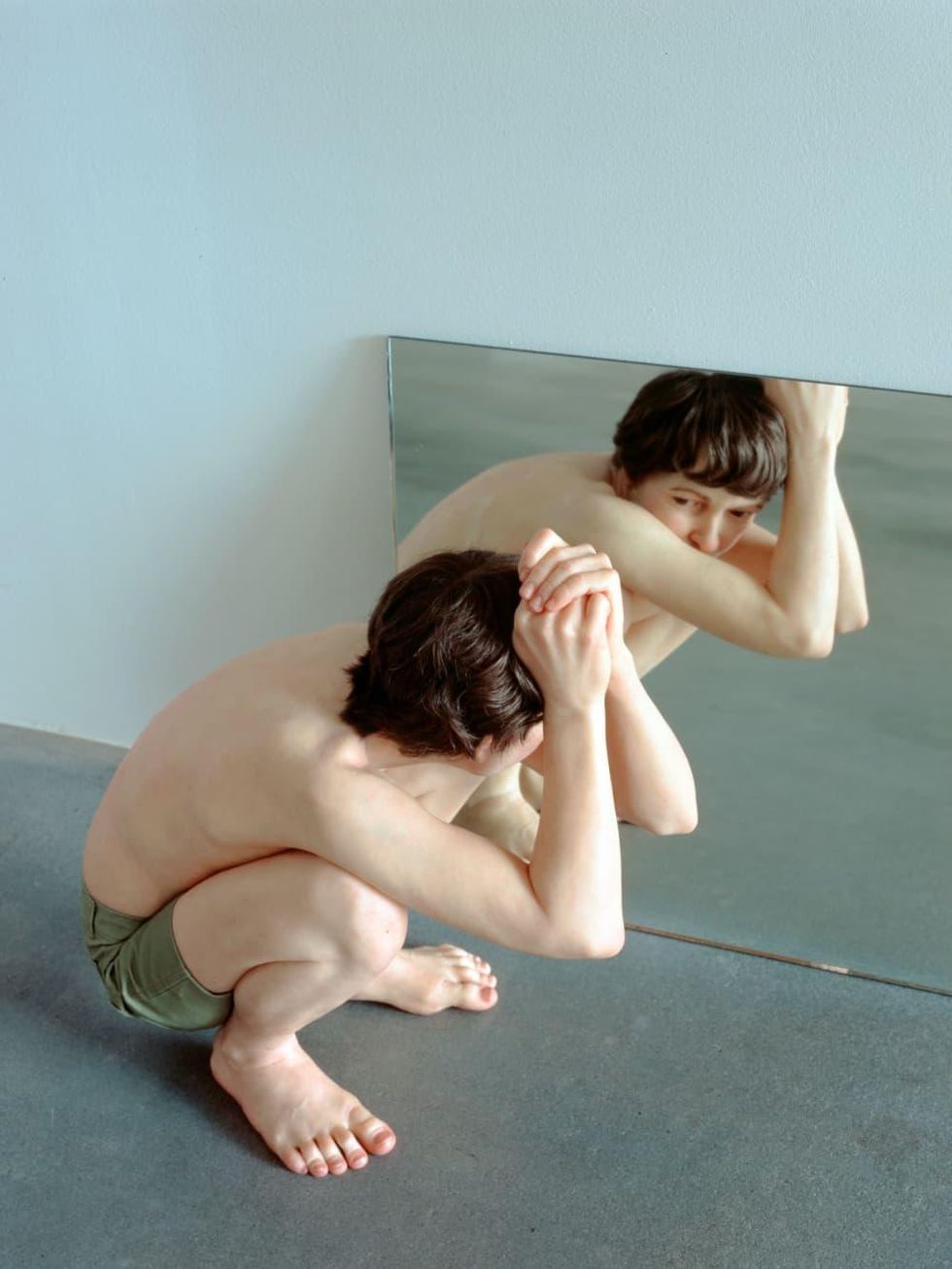 Ron Mueck: Crouching Boy in Mirror