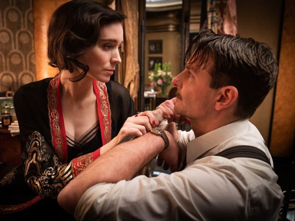 Rooney Mara and Bradley Cooper in Nightmare Alley