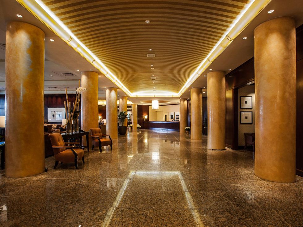 Royal Sonesta Houston - lobby