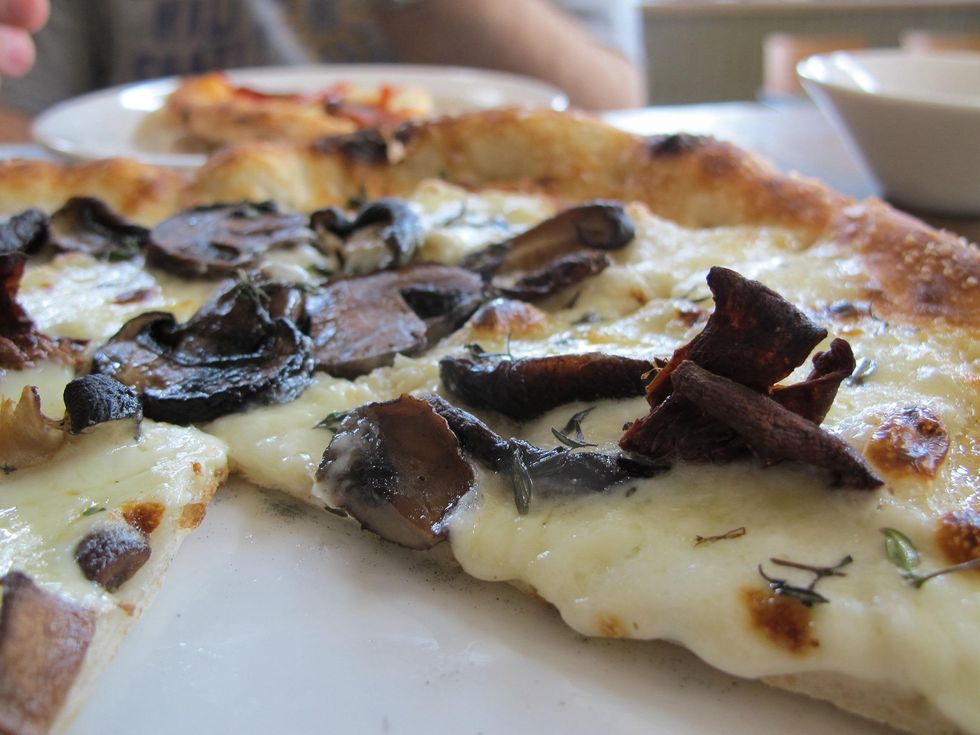 Ruthie Pizzeria Solario April 2013 Fungo Pizza