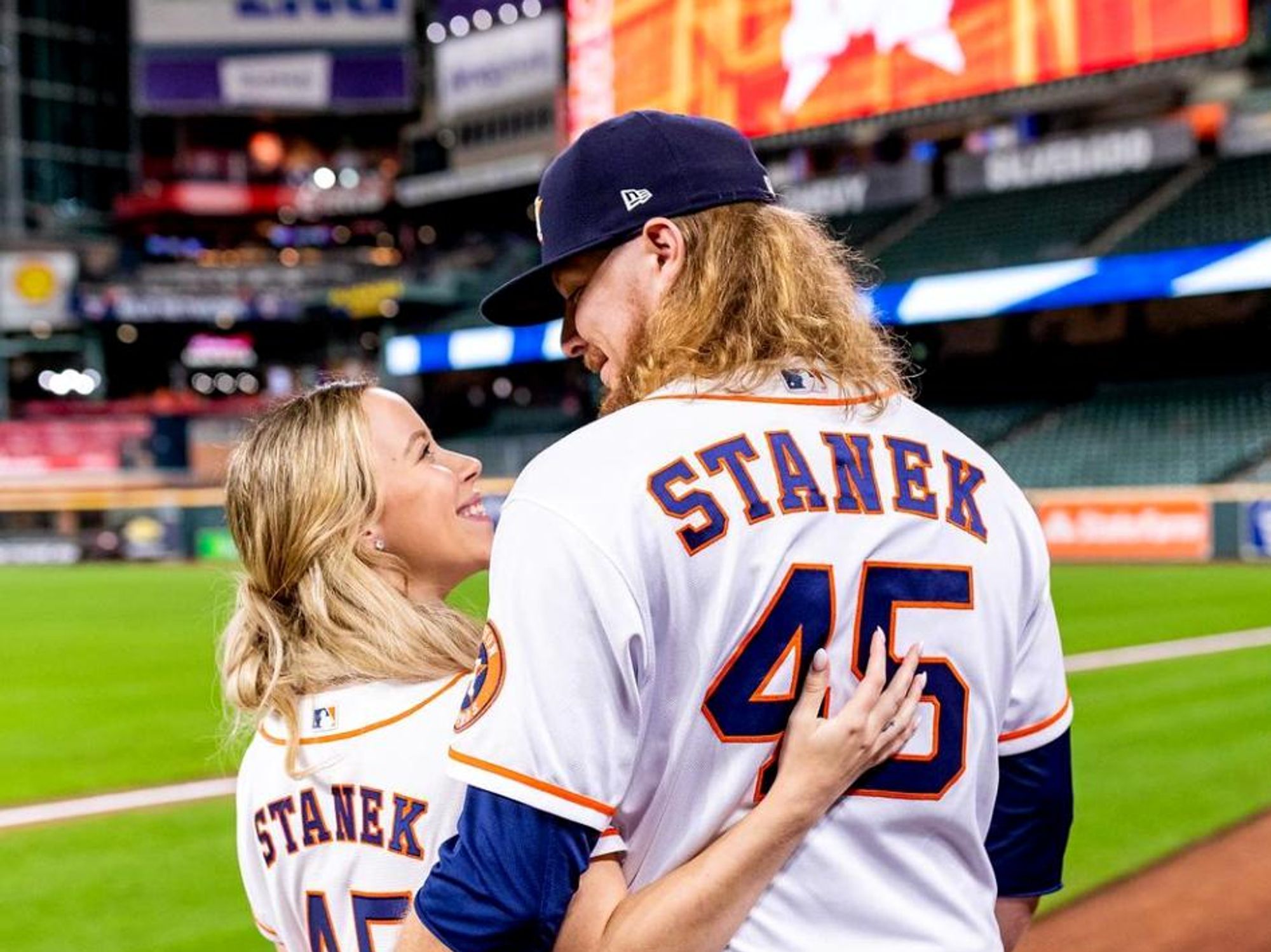 Houston Astros pitcher ties the knot with longtime partner in post