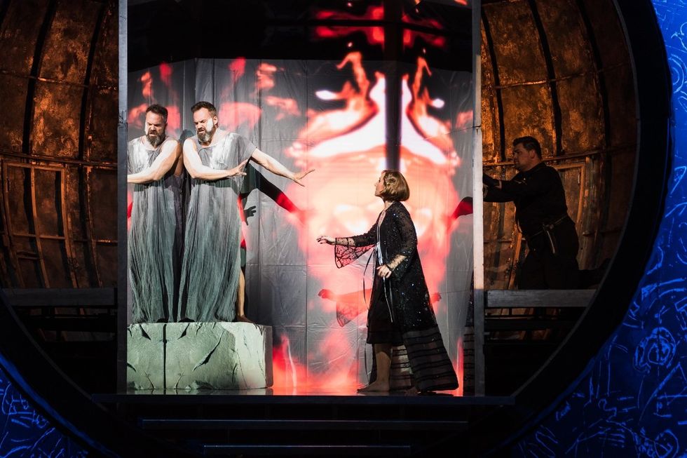 Scandalous, sultry psychodrama closes Houston Grand Opera's season with ...