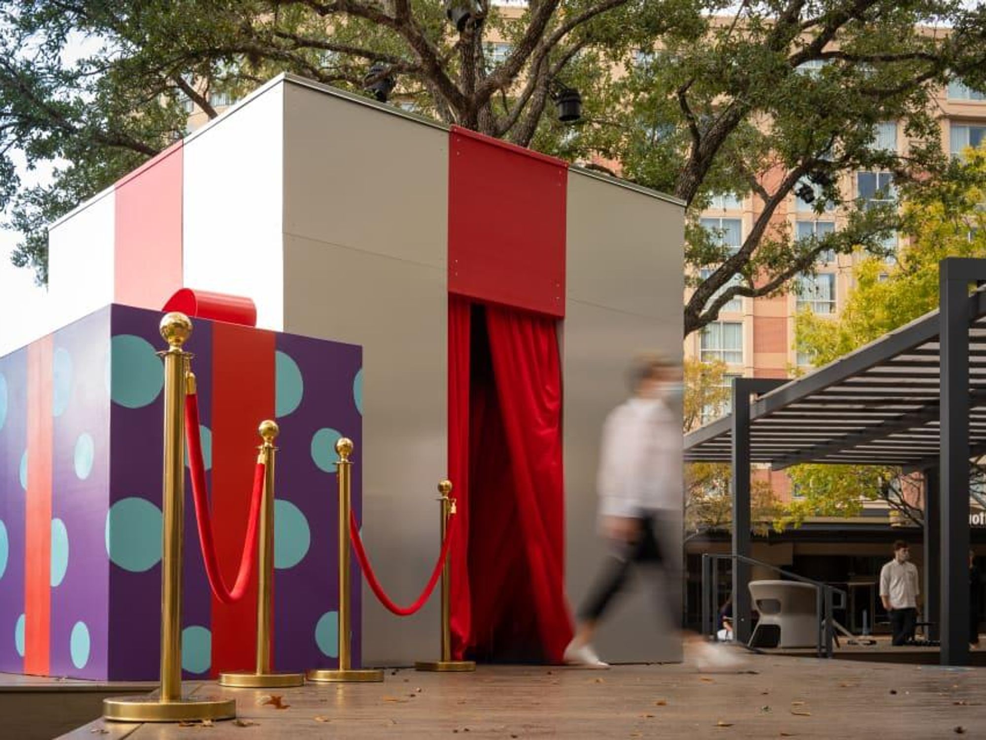 Santa's Magi-Sphere Sugar Land