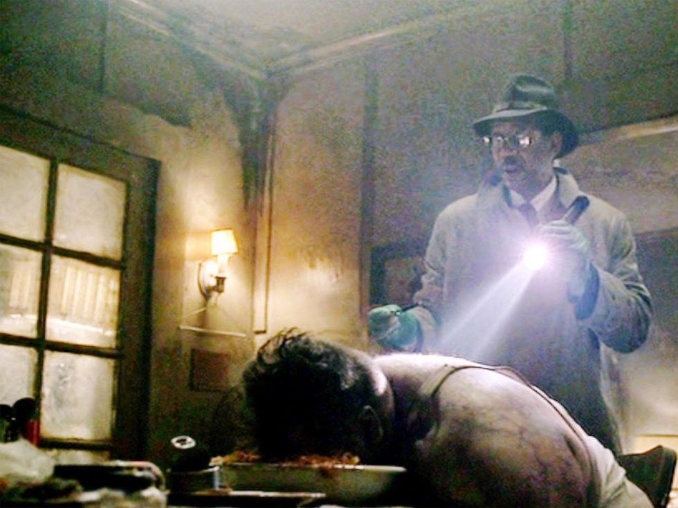 Se7en man in bowl of spaghetti