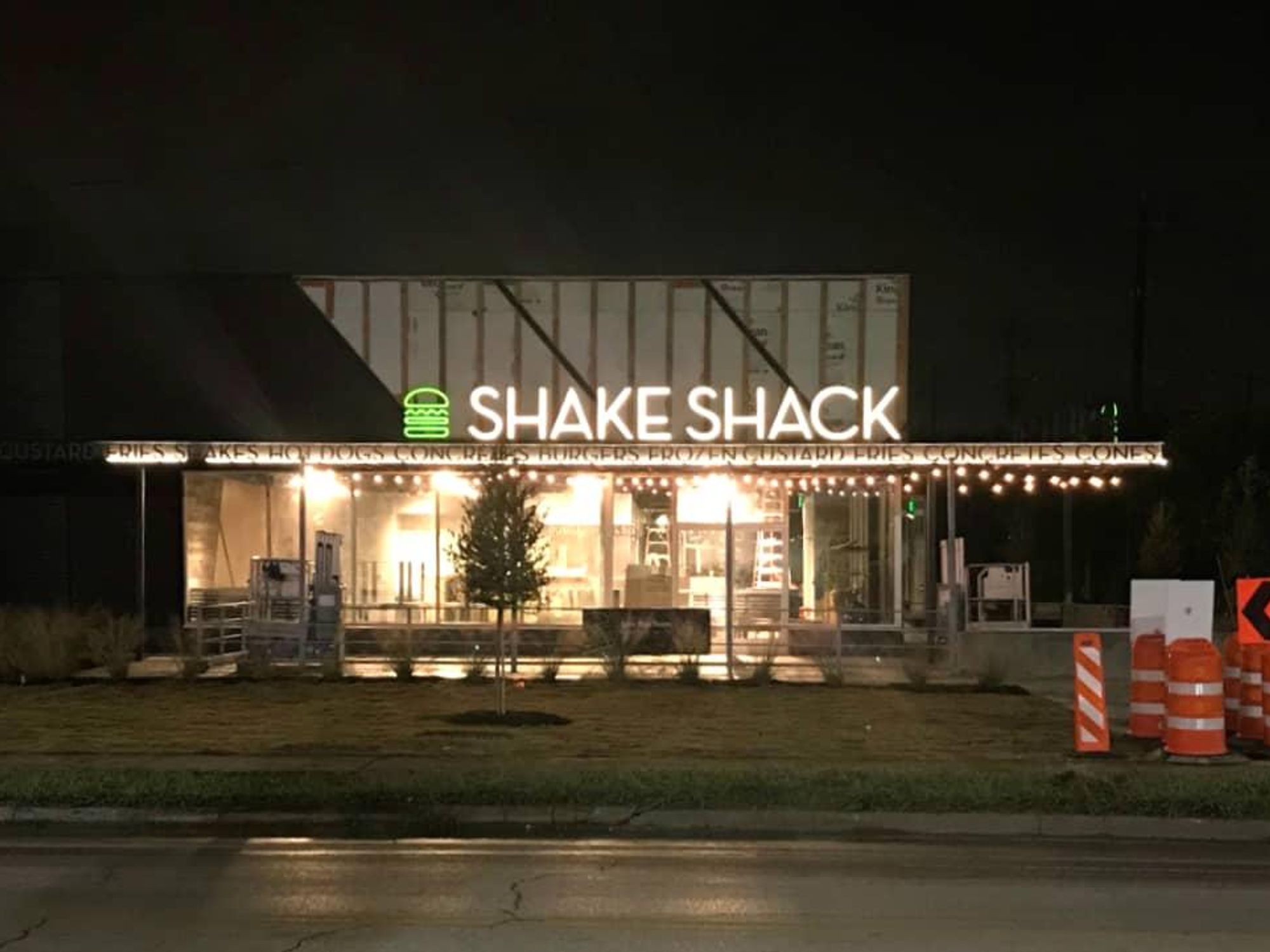 Shake Shack Montrose exterior night