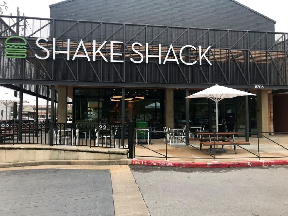 Shake Shack Rice Village exterior