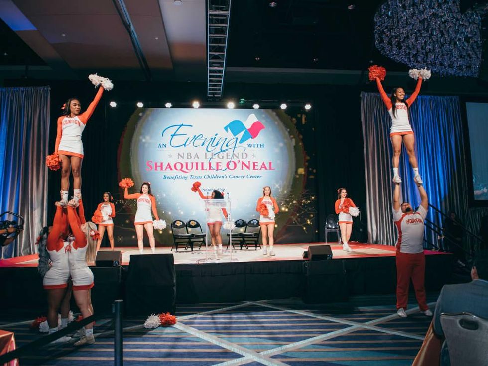 Shaquile O' Neal UH cheerleaders