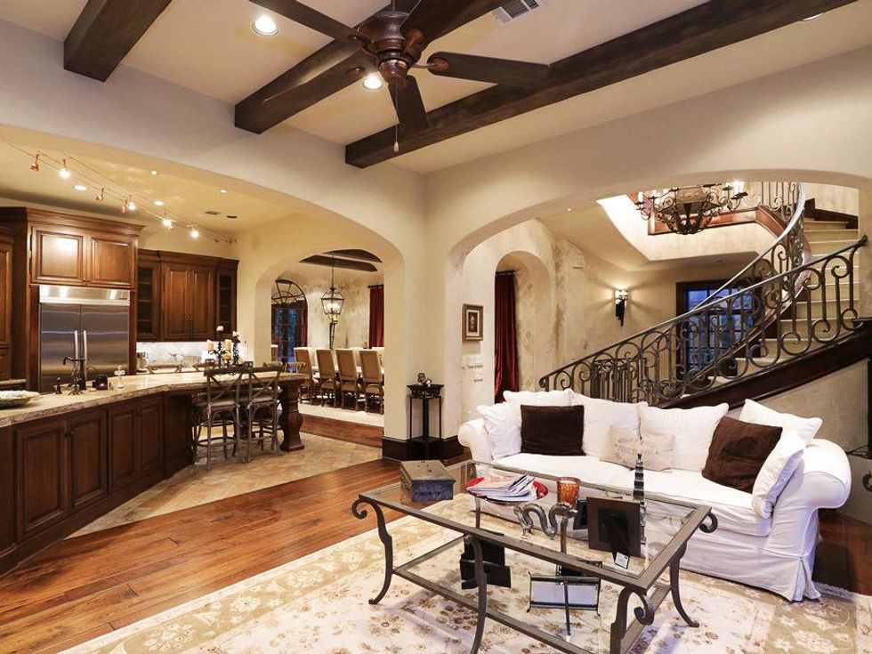 Shelby On the Market July 2013 3406 Greenbriar family room