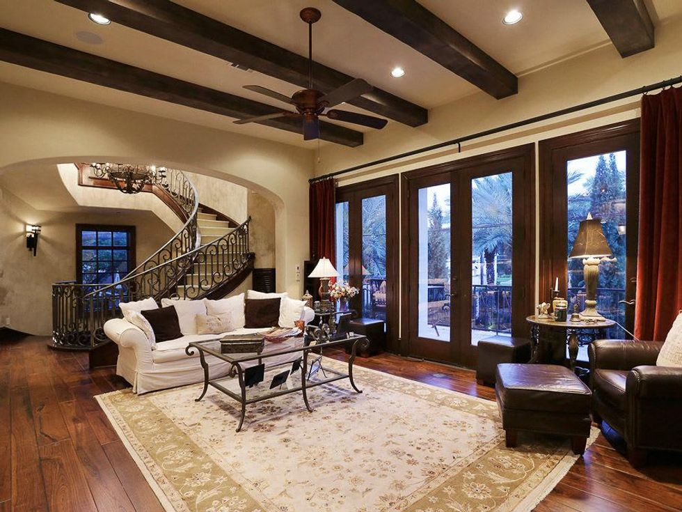 Shelby On the Market July 2013 3406 Greenbriar living room