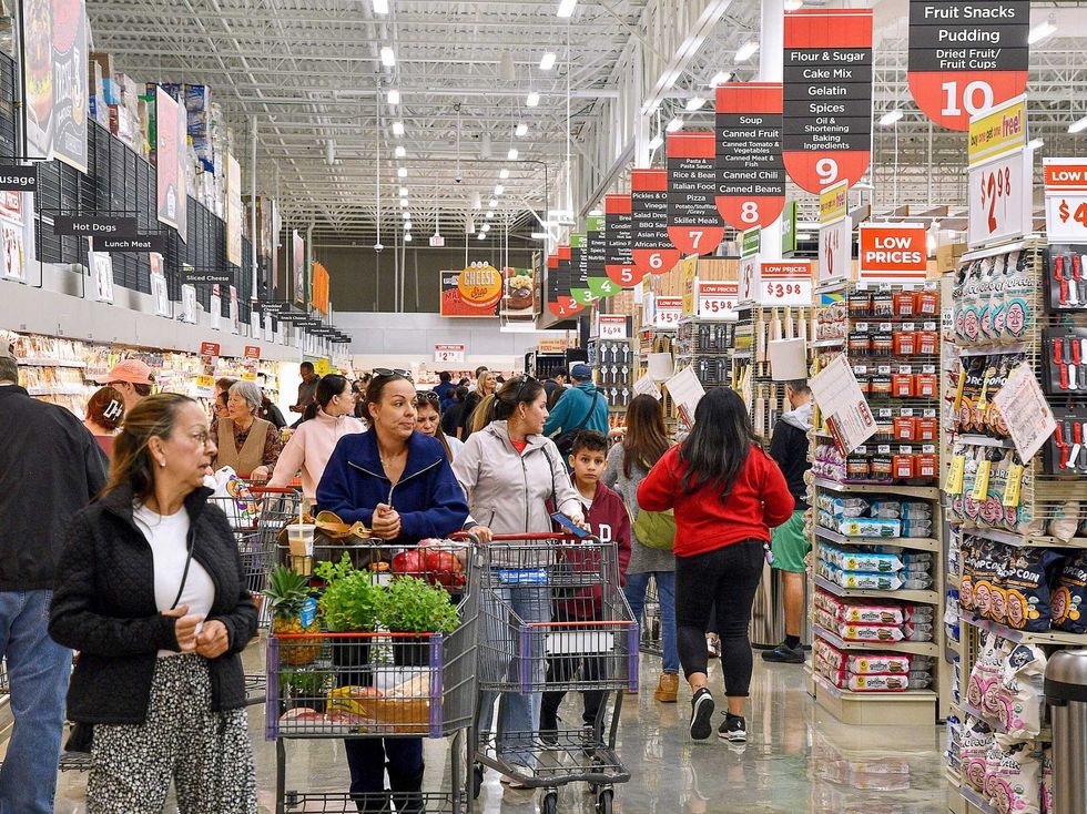 Shoppers on opening day at H-E-B Jordan Ranch