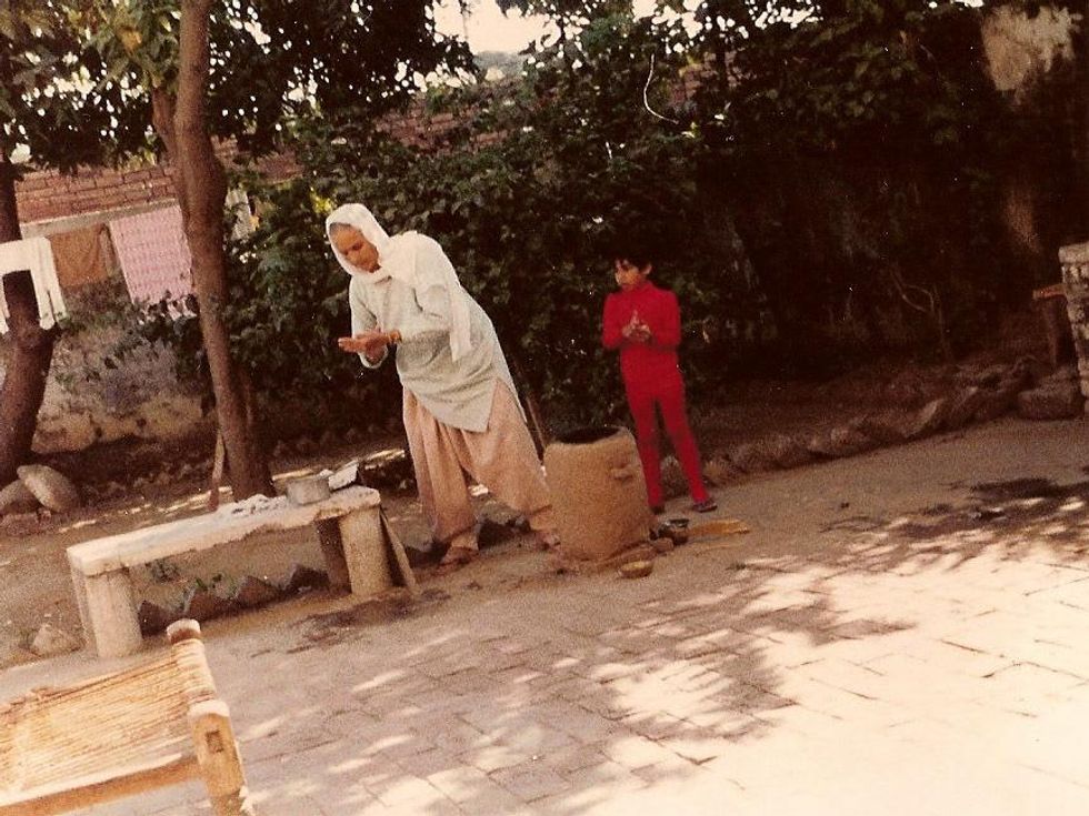 Shubhra Ramineni 1981 India-making tandoori roti with maternal grandmother