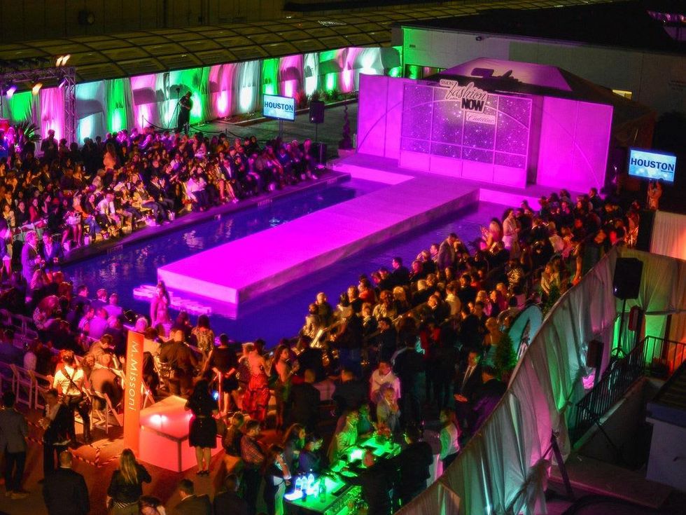 Simon Primavera Fashion Show, crowd, venue
