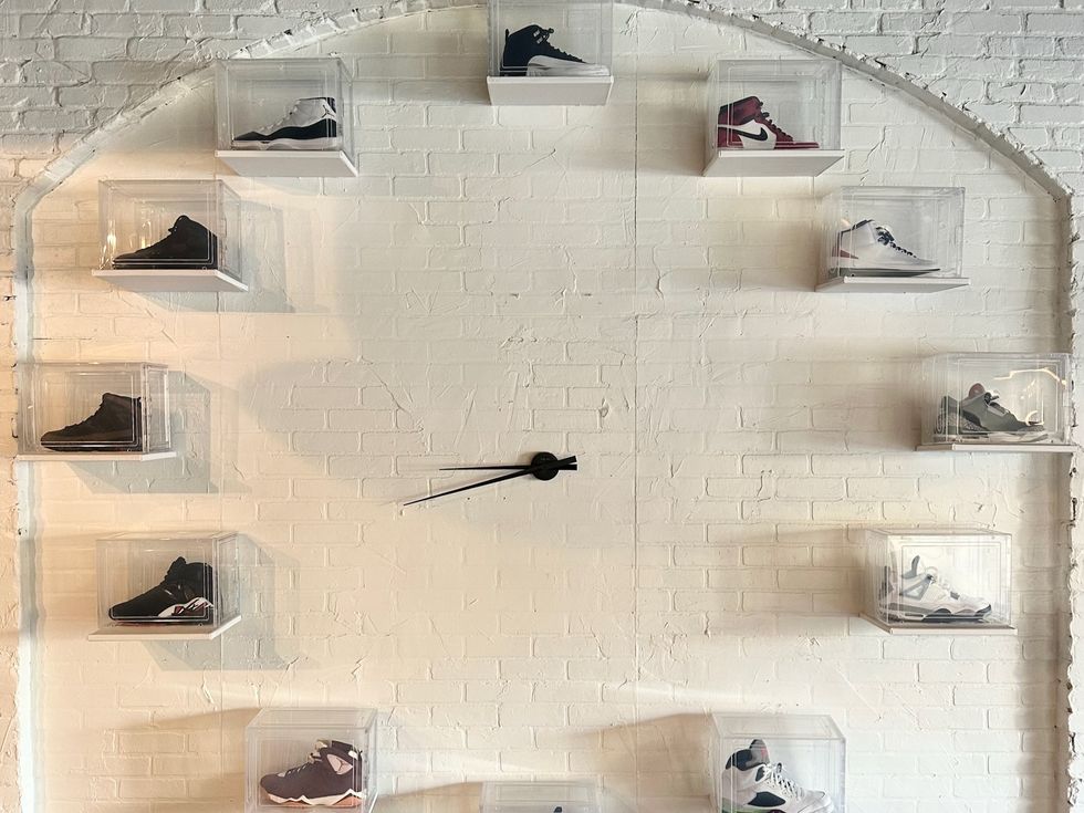 Sneaks Houston Jordans clock