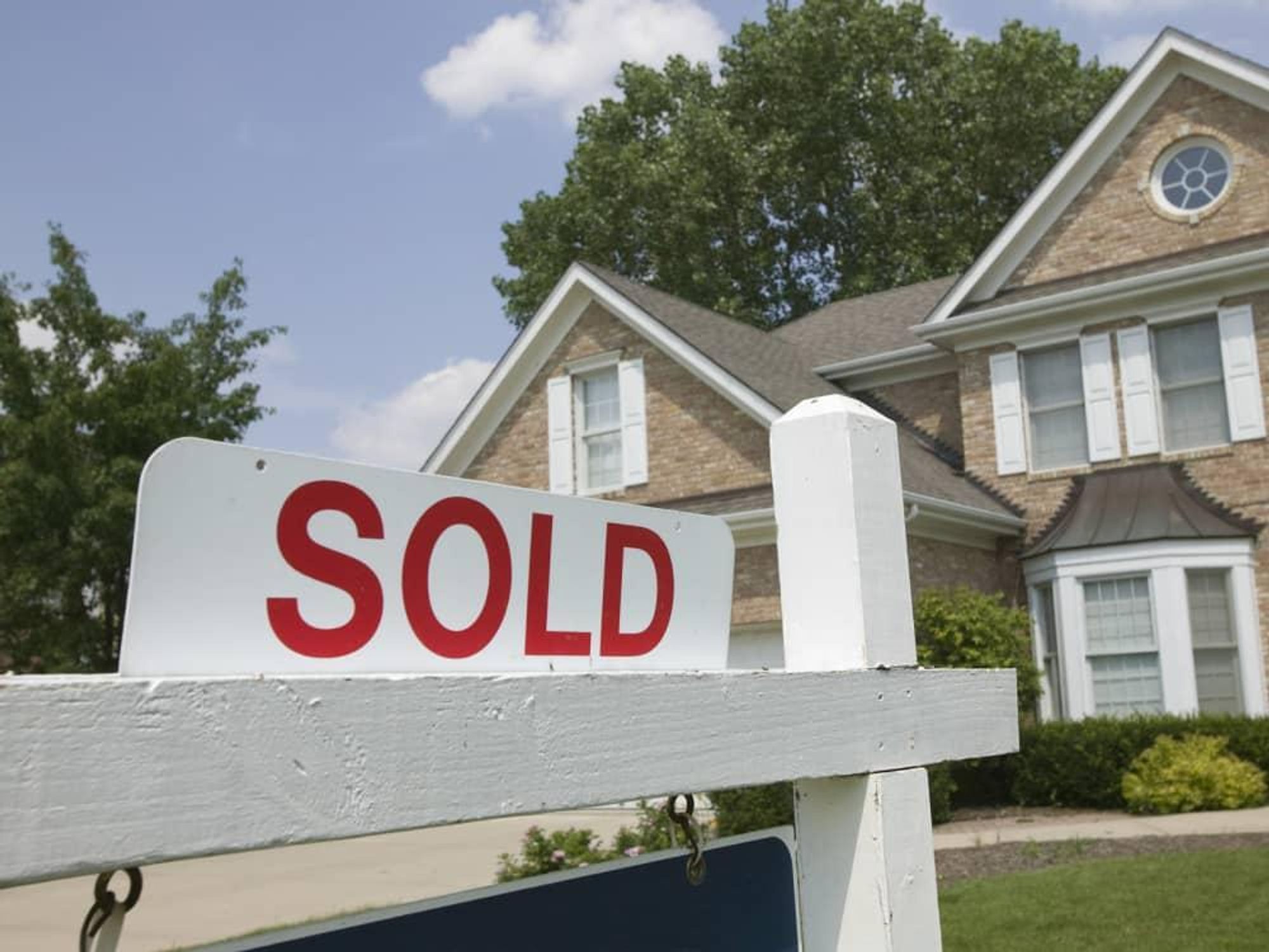 sold sign, house sold