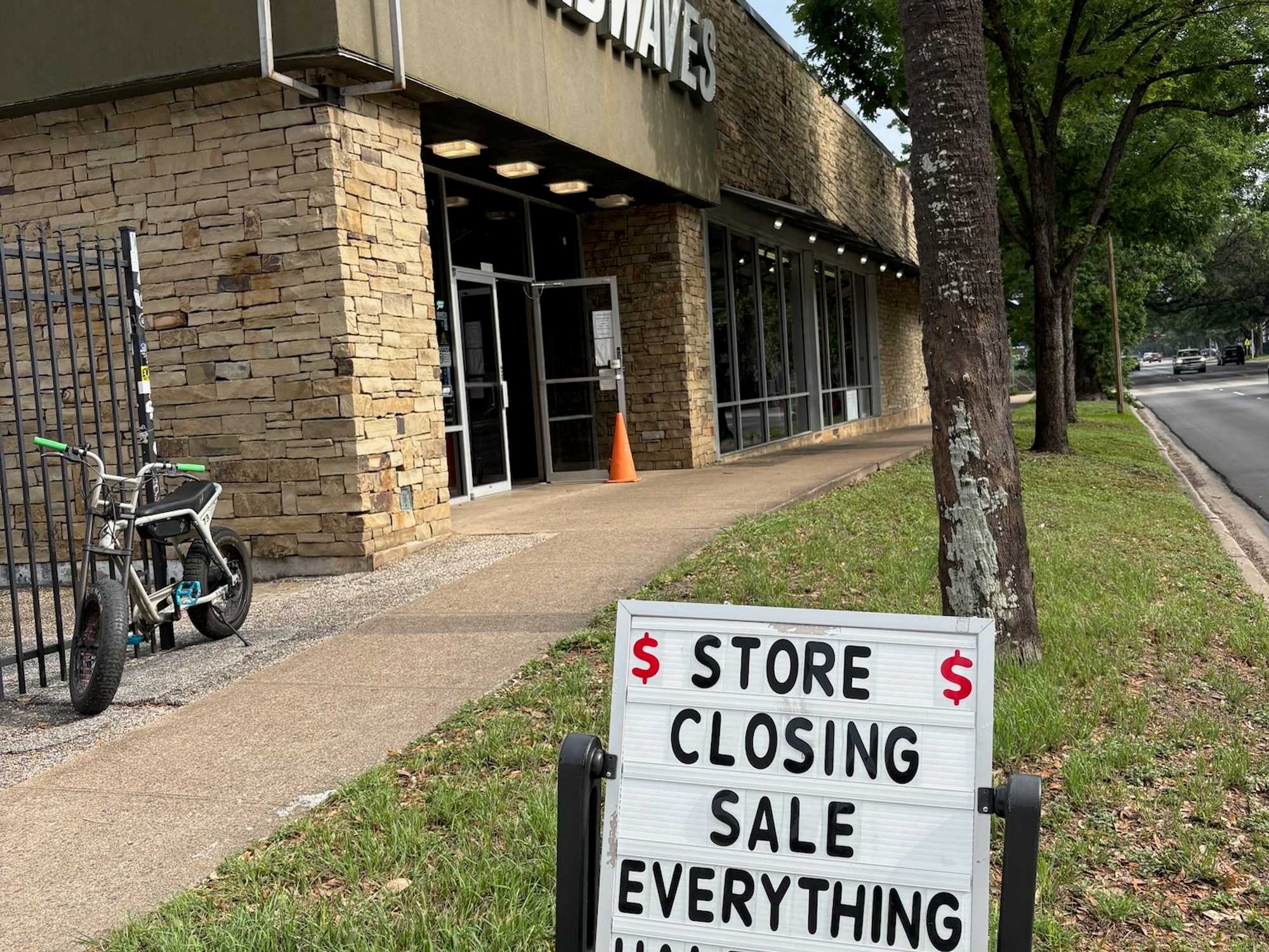Soundwaves record store closing sign