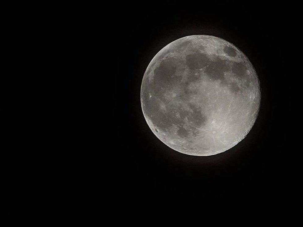 Super moon in black and white by Chinh Phan June 2013