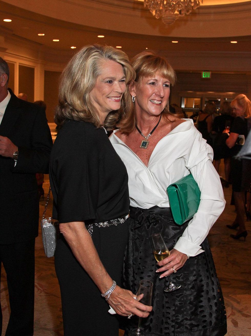 Susan Spalding, left, and Shelley Reeves at the Best Cellars dinner.