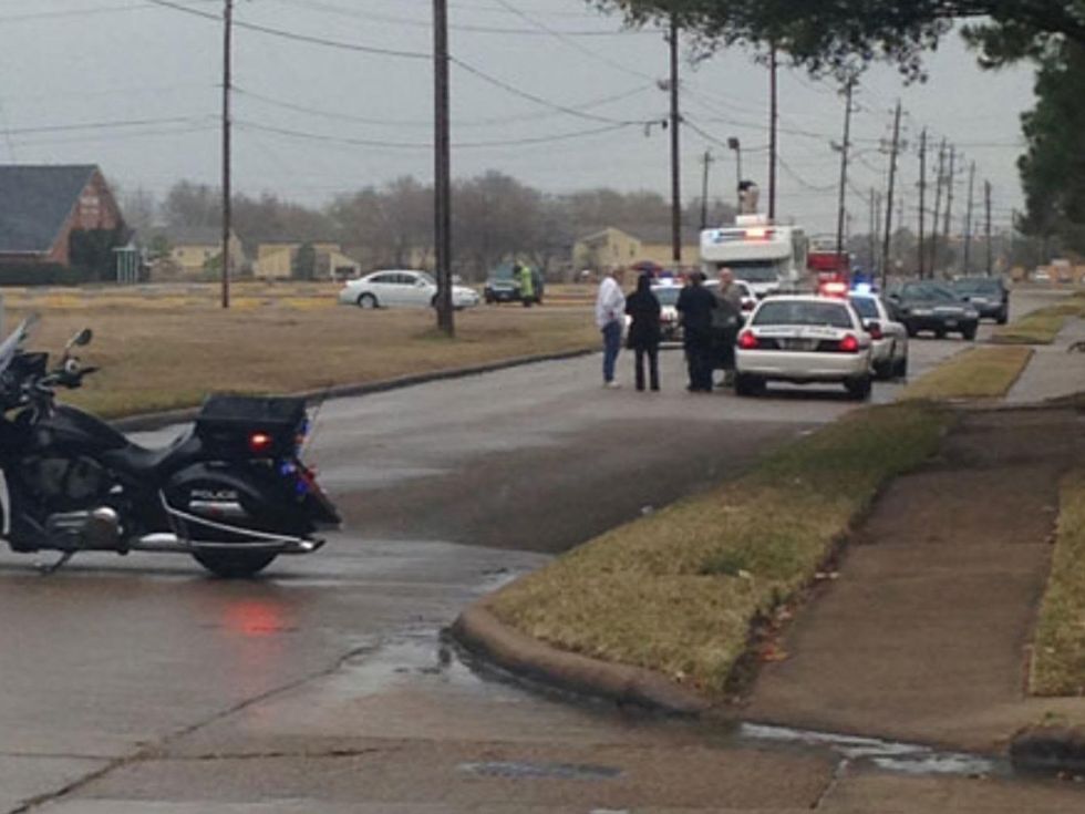 Suspects pistol-whip, shoot bicyclist during attempted robbery in Pasadena police cars