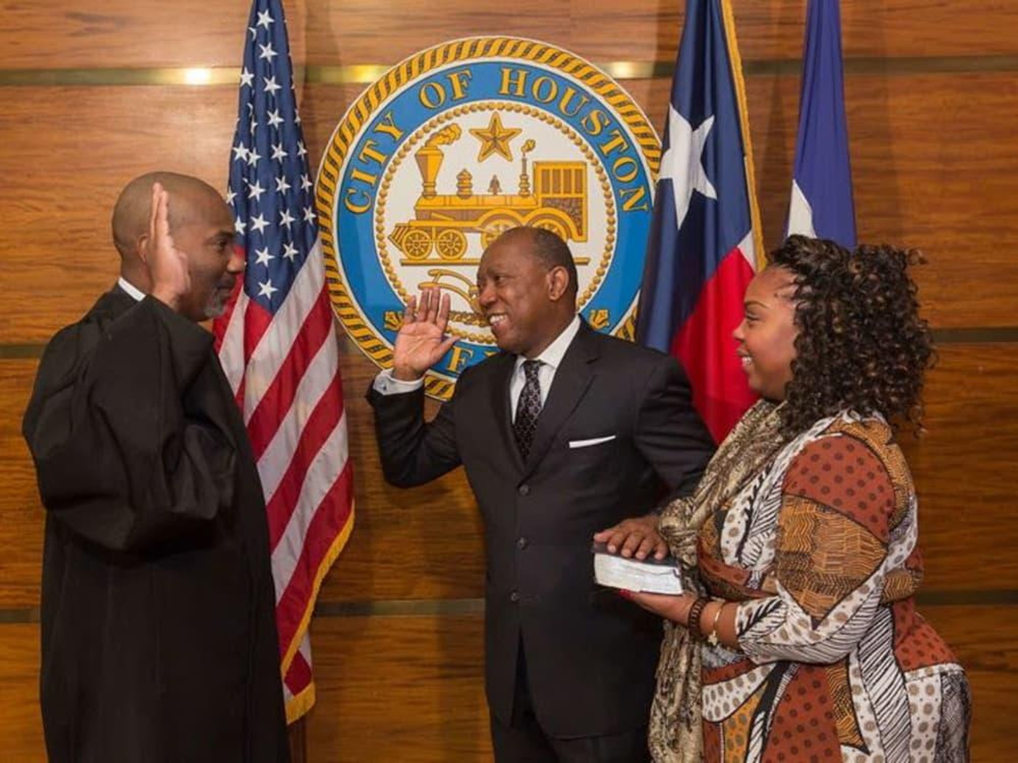 Sylvester Turner sworn in as mayor of Houston