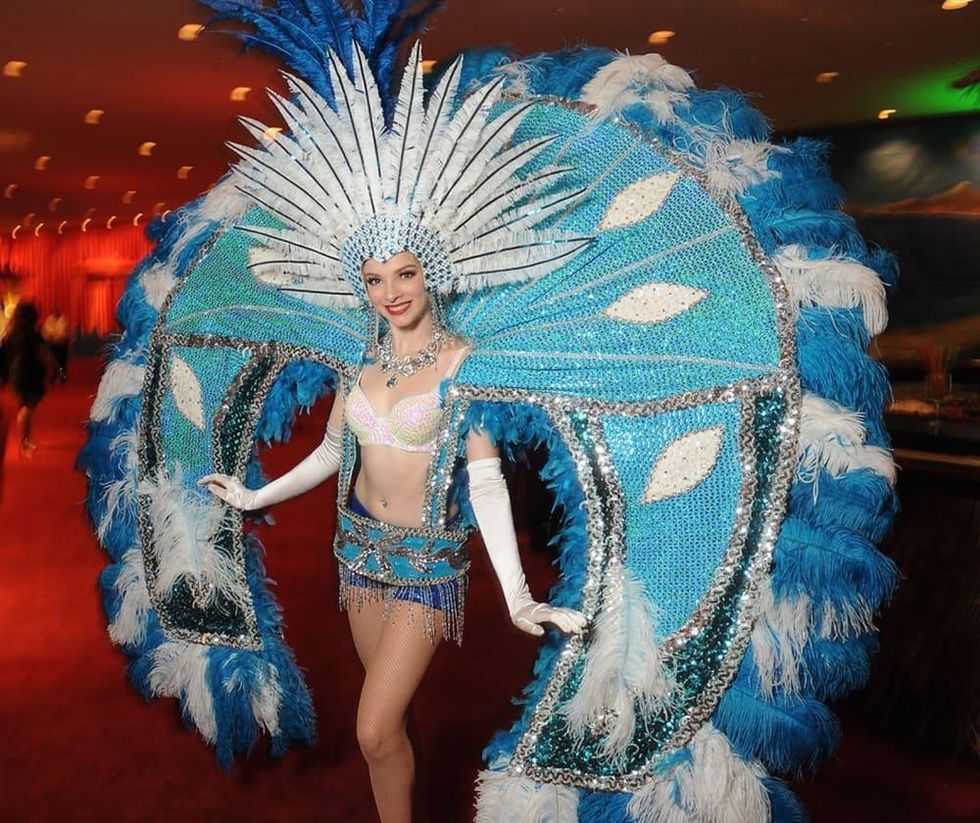 Symphony Ball 5/16, Samba dancer