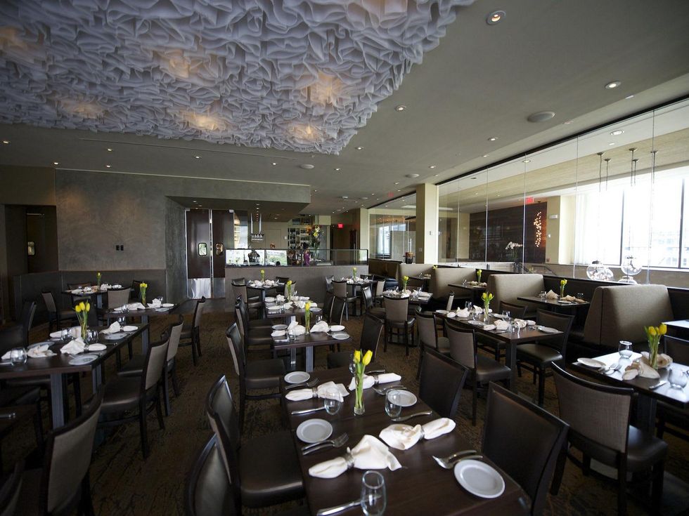 Table Restaurant Interior