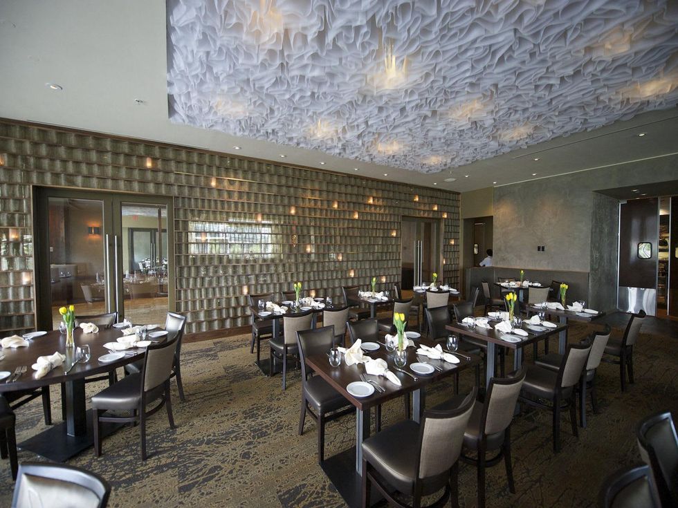 Table Restaurant Interior