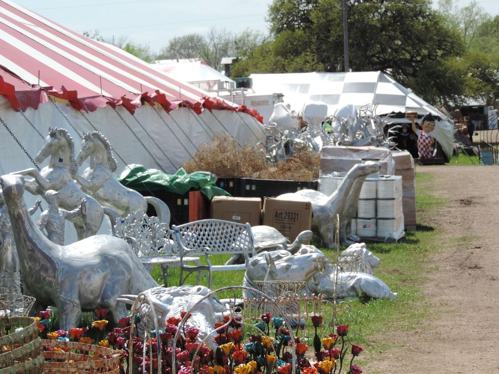 Tarra Gaines Antique Week beginner's guide March 2015 lawn art