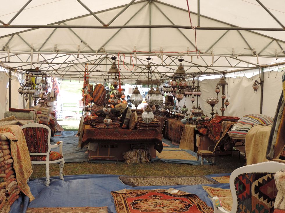 Tarra Gaines Antique Week beginner's guide March 2015 rugs and lamps