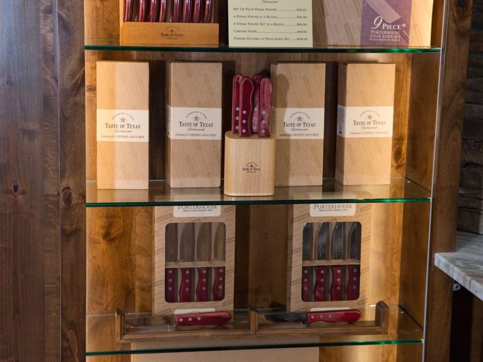 Taste of Texas gift store knives