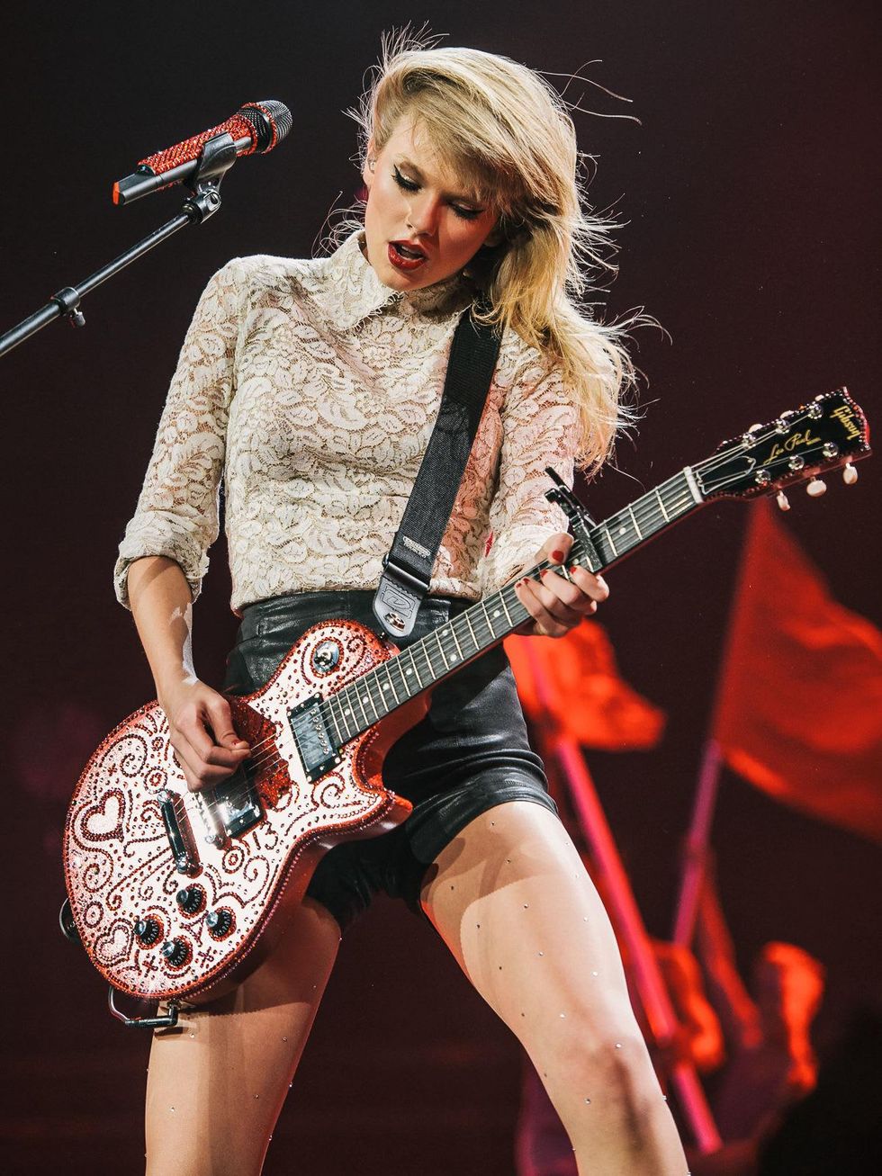Taylor Swift rocking