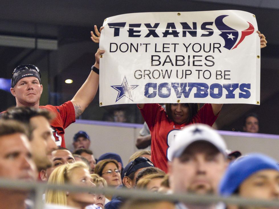 Texans Cowboys sign