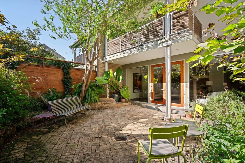 The courtyard of 1507 Harold Street