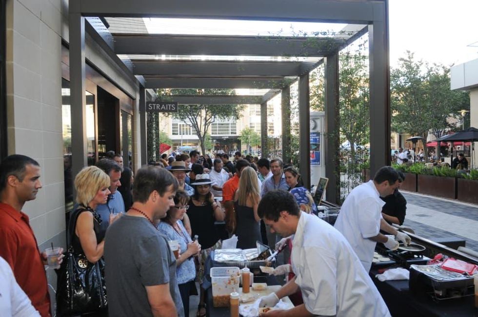 The crowd at the Curry Crawl May 2014
