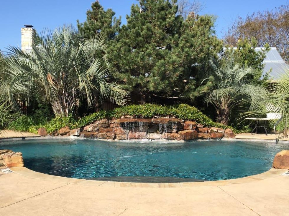 Enjoy a delightful weekend escape near Fort Worth in the tiny town of Granbury