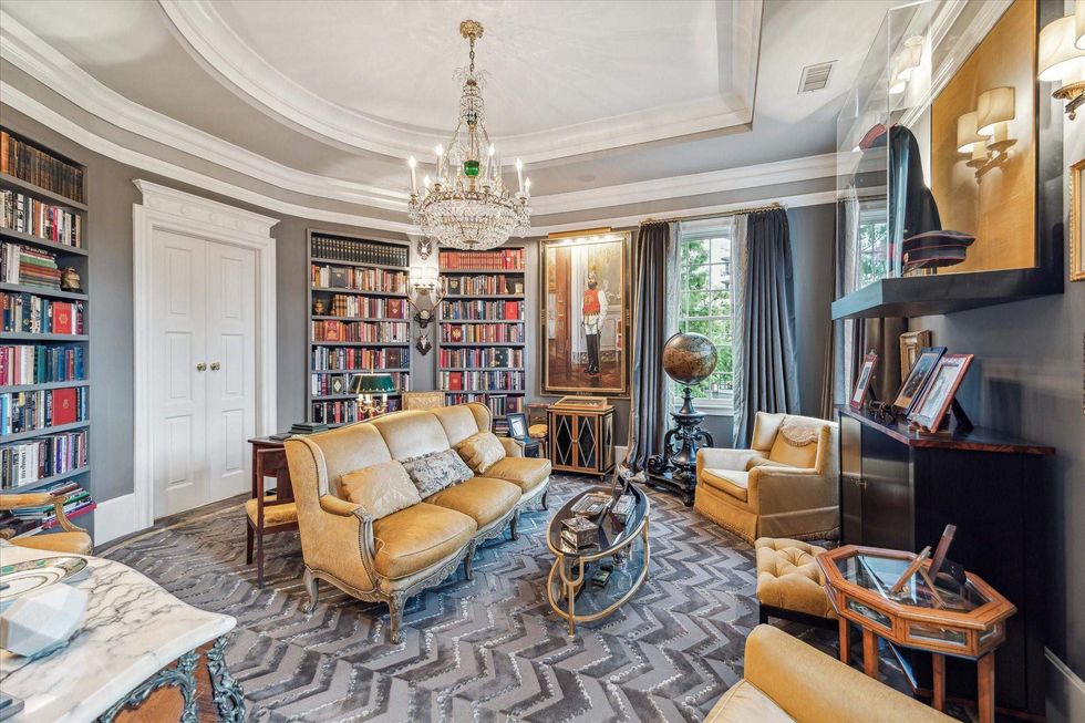 The library of 6024 Memorial Drive