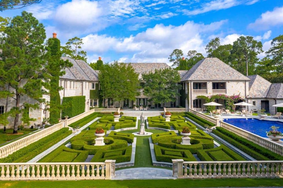 The Manor on Carnarvon 120 Carnarvon Memorial Park for sale